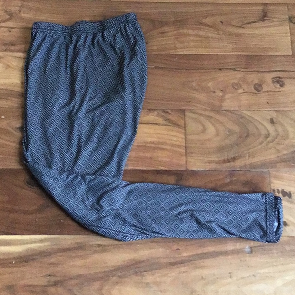 Graphic leggings